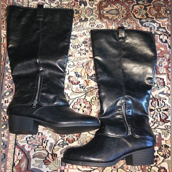 Sleek Black Leather Heeled Boots - Picture 1 of 10